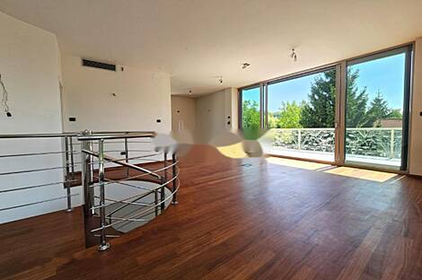 Центр, многокомнатная квартира, более пяти комнат.: 3