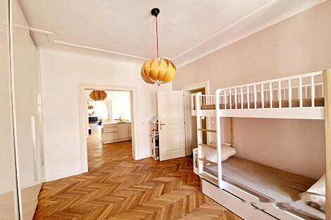 Квартира с тремя комнатами в центре: 2