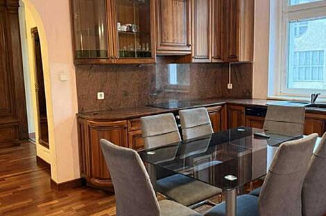 Дом с 5 и более комнатами в центре: 1