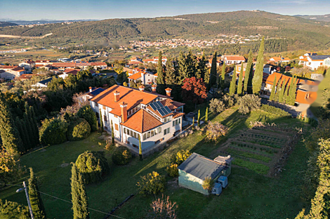 У моря стоит дом Чежарьи: 15