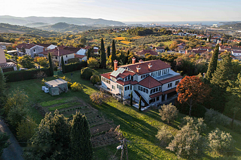 У моря стоит дом Чежарьи: 16