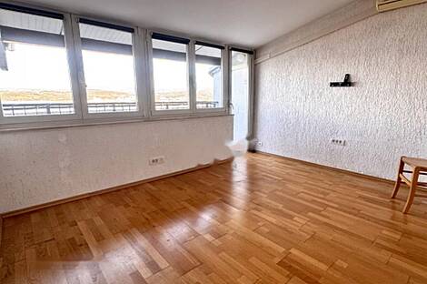 Квартира с тремя комнатами рядом с морем: 1