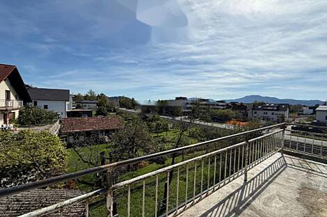 Дом Рудник, состоящий из двух частей.: 4