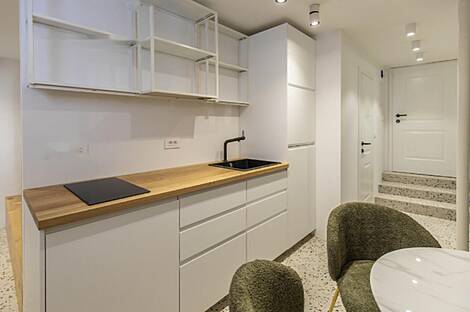 Здание с террасой на площади Тартини: 3