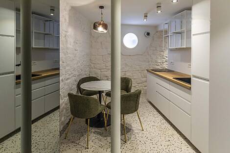 Здание с террасой на площади Тартини: 5