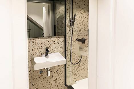 Здание с террасой на площади Тартини: 6