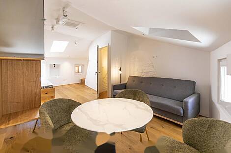 Здание с террасой на площади Тартини: 9