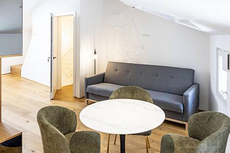 Здание с террасой на площади Тартини: 15