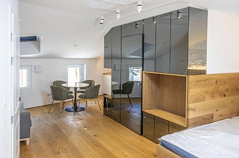 Здание с террасой на площади Тартини: 16