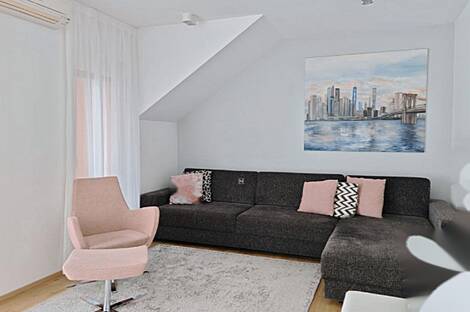 Дом, состоящий из более чем пяти комнат, расположен в Подутике.: 7