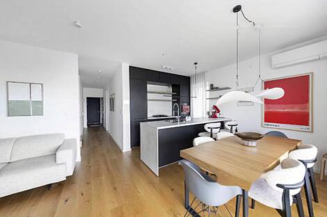 Дом с несколькими комнатами в Залоге: 12