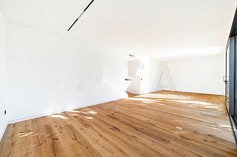 Любляна, Бежиград, дом.: 7