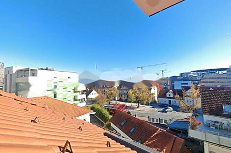 Рядом с УКЦ расположена 2,5-комнатная квартира.: 2