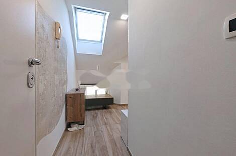 Рядом с УКЦ расположена 2,5-комнатная квартира.: 3