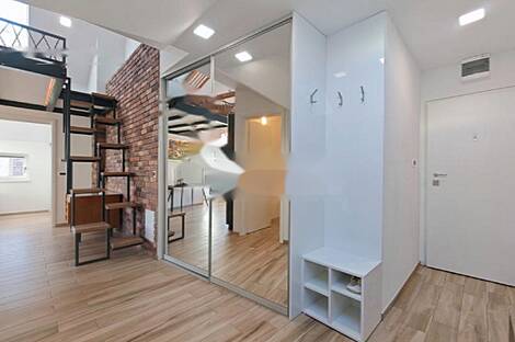 Рядом с УКЦ расположена 2,5-комнатная квартира.: 5