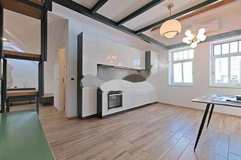 Рядом с УКЦ расположена 2,5-комнатная квартира.: 9