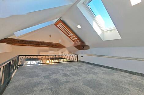 Рядом с УКЦ расположена 2,5-комнатная квартира.: 15