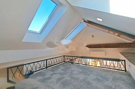 Рядом с УКЦ расположена 2,5-комнатная квартира.: 16