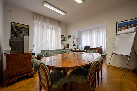 Многокомнатная квартира, минимум пять комнат, в Центральном районе: 13