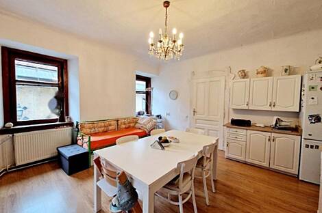 В Любляне в центре расположен дом с террасой: 3