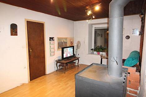 В Любляне в центре расположен дом с террасой: 13