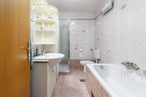 Дом на пересечении набережной Петковша и Трубаревой улицы: 21