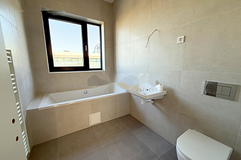 Центр Квартира 4 комнаты: 6