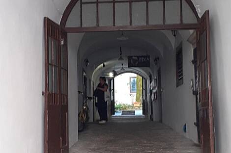 Квартира с тремя комнатами в центре: 2