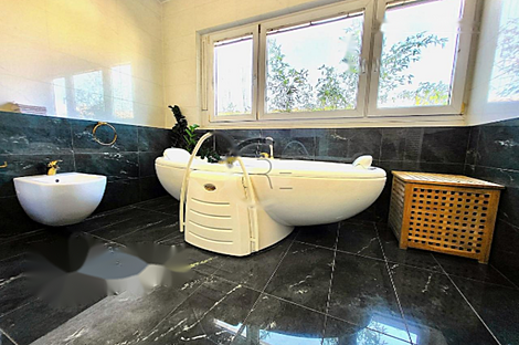 Квартира с четырьмя комнатами в центре: 2