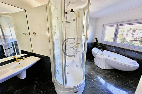 Квартира с четырьмя комнатами в центре: 25