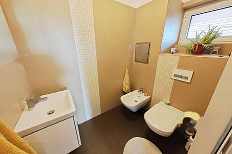 Любляна Бежиград, дом: 24