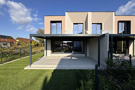 Дом Новое Рудник с двумя этажами.: 1