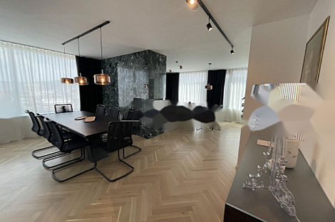 Квартира с пятью комнатами в центре: 5