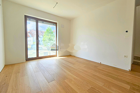 Здание с террасой в Долгом Мосту: 8