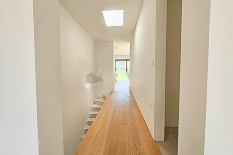 Здание с террасой в Долгом Мосту: 10