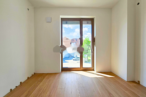 Здание с террасой в Долгом Мосту: 13