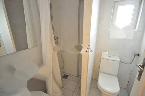 Дом с четырьмя комнатами в центральной части города.: 2