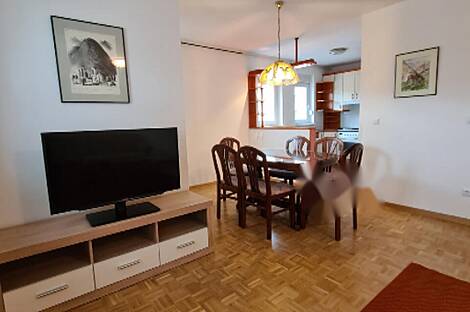 Квартира с тремя комнатами в центральной части города: 1