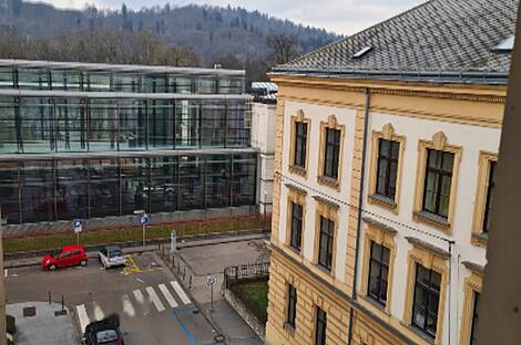 Квартира с тремя комнатами в центральной части города: 3