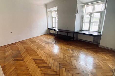 Квартира с четырьмя комнатами в Старой Любляне.: 4