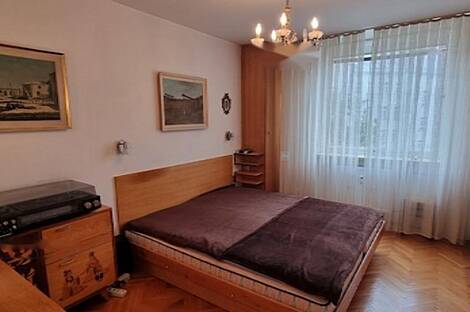 Квартира с тремя комнатами в центральной части города: 3