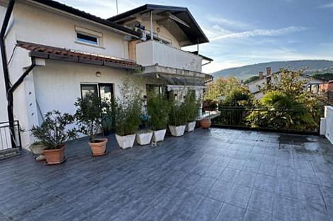 Трёхкомнатное жильё в Шаларе: 1