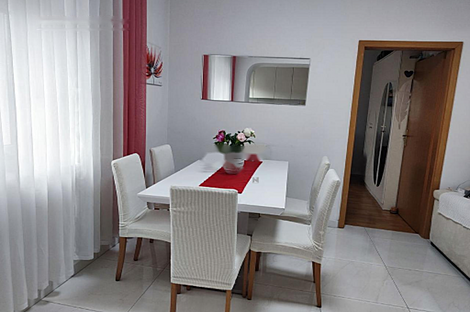 Квартира с тремя комнатами расположена в Бертоках.: 4