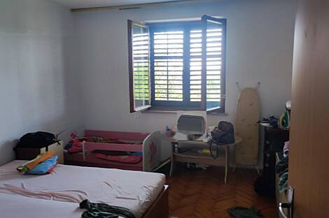 Квартира с четырьмя комнатами, Побеги.: 5