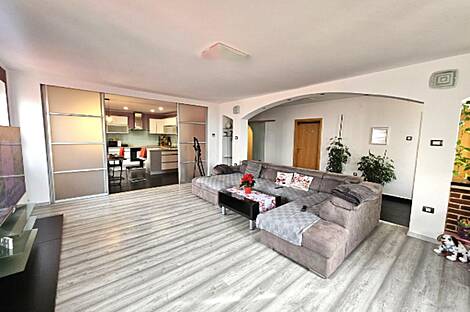 Дом с пятью или более комнатами: 4