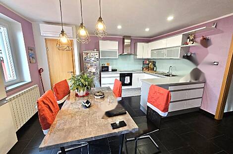 Дом с пятью или более комнатами: 7