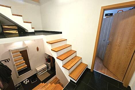 Дом с пятью или более комнатами: 14