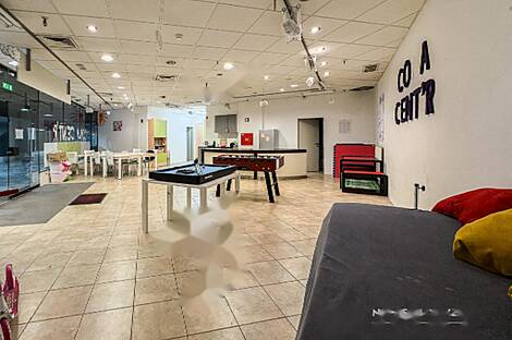 Торговая площадь в центре: 8