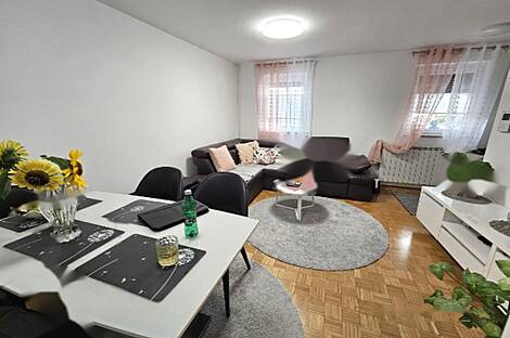 Квартира с тремя комнатами в центральной части города.: 1