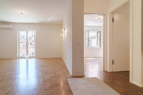 Квартира с тремя комнатами в центре Копера.: 1